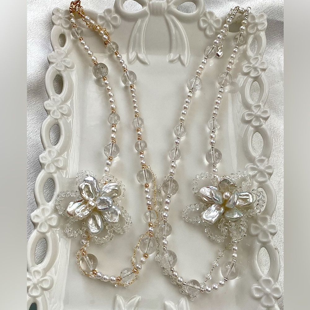 GP46-Handmade Flower Petal Pearl And Clear Quartz Necklace